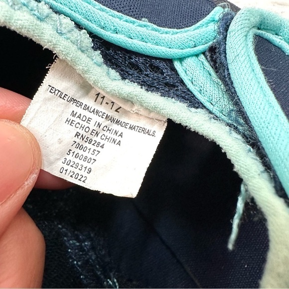 ⭐️ 5 for $25 PLACE Navy & Light Blue Kids’ Water Shoes Velcro Size 11-12 - Picture 5 of 7